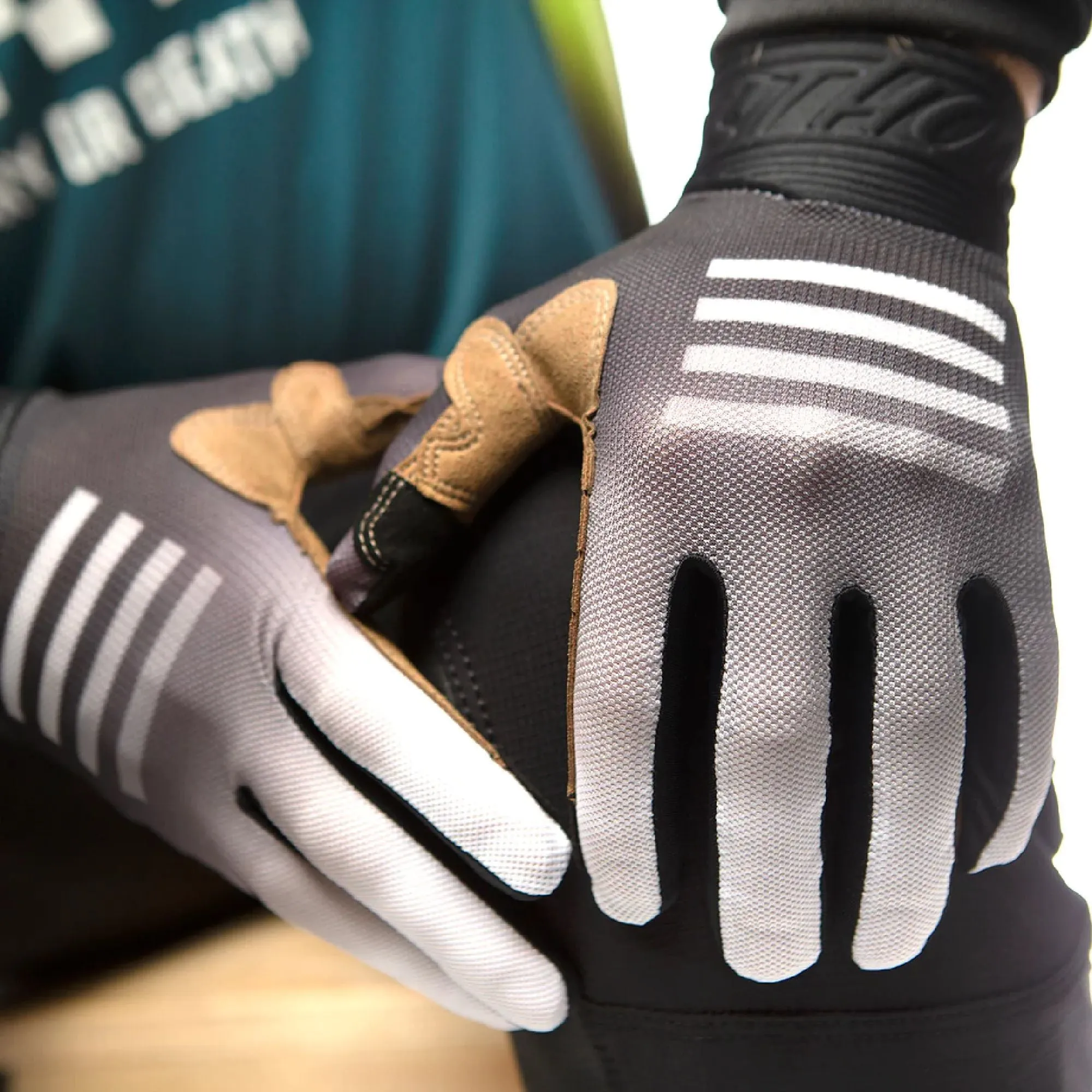 Fasthouse Blitz Fader Glove